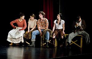 Rodzice na "Hamleta", dzieci pod opiekę animatora