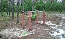 Osobliwa siłownia plenerowa w Wawrze. "Tu są inne standardy"