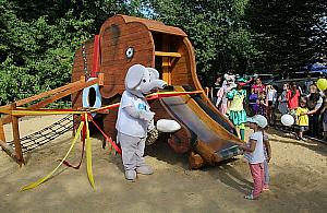 Słoń czeka na dzieci na Kępie Potockiej