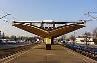 Zburzyć, zasłonić, zapomnieć? 80 lat wawerskich skrzydeł