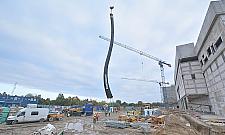 Nowy symbol Tarchomina? Ogromna rzeźba w Galerii Północnej