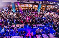 Huczne otwarcie kręgielni. Celebryci, impreza i bójka w Hulakula