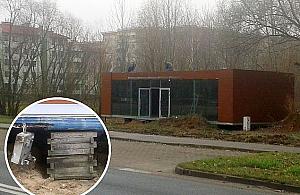 Naczepa, a na niej buda. Tak się buduje w Warszawie