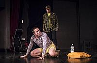 Niewinni. Teatralny grudzie� na Bia�o��ce