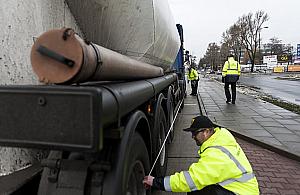 Ciężarówki dewastują Połczyńską. Czas na odchudzanie