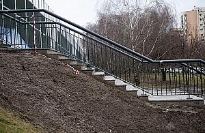 Czekaliśmy na schody 14 lat. Czas pomyśleć o pochylni