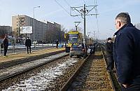 Przejecha� po torach 50 metr�w, zablokowa� tramwaje