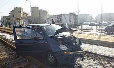 Przejechał po torach 50 metrów, zablokował tramwaje