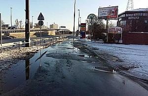 Modlińska: Budować natychmiast chodnik czy czekać na tramwaj?