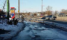 Modlińska: Budować natychmiast chodnik czy czekać na tramwaj?