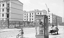 "Podaj cegłę!". Tak budowano Bielany