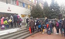 Strach przed obcymi sparaliżował szkołę? Balkonowa na kartę