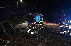 Pijany uciekał przed policją. Dachował na Mehoffera