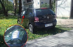 Na trawie, na chodniku. Parkowanie po bemowsku