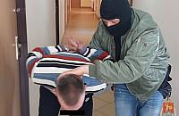 W�ama� mniej. Ale auta wci�� znikaj�