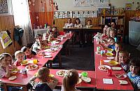 Brak miejsc dla trzylatków. Szatnie zmieniane w sale