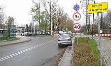 Ulica na Młocinach nadal rozgrzebana. "Nieprzewidziane okoliczności"