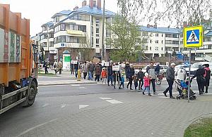 Zablokowali Łodygową. W obronie prywatnych miejsc parkingowych