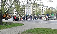 Zablokowali Łodygową. W obronie prywatnych miejsc parkingowych