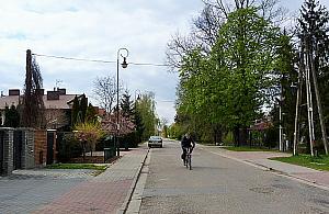 Podejrzana grupa na Młocinach. "Zamykajmy drzwi na klucz"