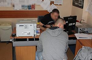 Lekcja "kultury": pobili człowieka, bo nie przytrzymał drzwi