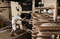 Przedwojenny, ceramiczny piec. Sekret chleba Piwońskich