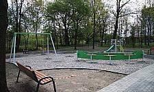 Ciuchcia, huśtawki, drabinki. Mamy nowe place zabaw