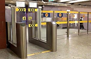 Nowe bramki w metrze. Będzie wygodniej?