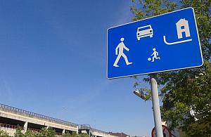 Pięciolatek sam między autami. Jak żyć w strefie zamieszkania?