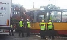 Ranni w wypadku na Annopolu. Tir zderzył się z tramwajem