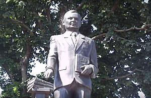 Pomnik Lecha Kaczyńskiego w każdej dzielnicy?