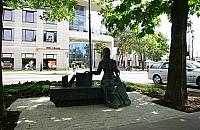 Maria Konopnicka na legionowskim skwerku