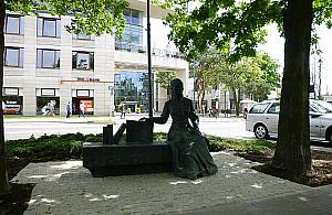 Maria Konopnicka na legionowskim skwerku