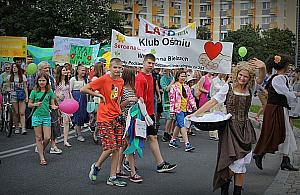 Bielany witają lato. Parada, tańce i koncerty na Serku