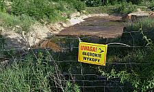 Co skrywa ziemia za Domem Kultury "Świt"? "Nie da się otwierać okien"