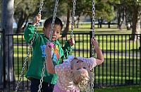 "Arabuska, terrorystka". Wyzywali 8-latkę na placu zabaw