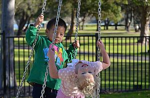 "Arabuska, terrorystka". Wyzywali 8-latkę na placu zabaw