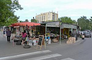 Nowe parkingi i zieleń na Broniewskiego. "Bazar ma być ładny i tani"