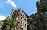 Ruina przy Waliców. Kamień i co?