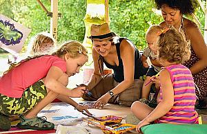 Podwórkowe zabawy i bezpłatne kino: wakacje na Białołęce