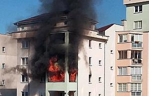 Groźny pożar w bloku na Białołęce