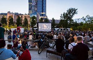 Za darmo na Woli. Szał na kina plenerowe