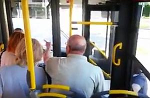 Kierowca odmówił pomocy mężczyźnie na wózku. "Straci pan pracę"