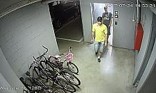 Skradziono rowery za 2500 zł. Policja szuka tych mężczyzn