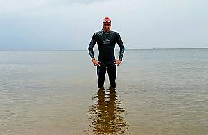 Uczy pływać na Wrzecionie, dopłynął wpław do Danii