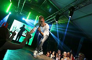 Za darmo na Woli. Disco polo, klaun i fakir