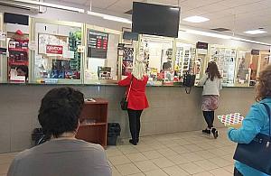 "Cztery okienka, wszystkie nieczynne". Pocztowe problemy Bemowa