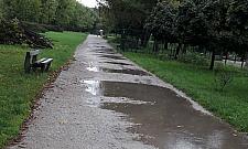 Deszcze potargały park Górczewska. "Nie da się przejść"