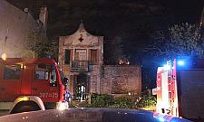 Stary dom na Kole w ogniu