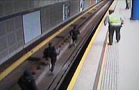 Graficiarze w akcji, tym razem biegali po torach metra